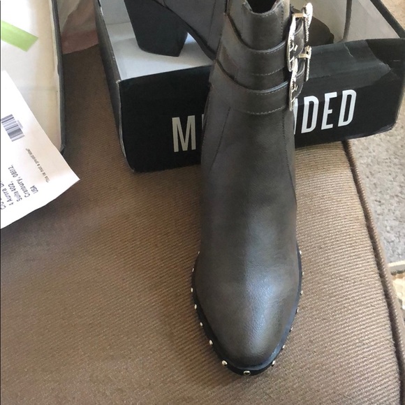 New/never worn grey  misguided boots - Picture 4 of 7